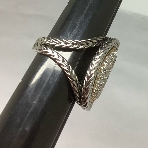 Elegant Silver and Gold Women's Ring - Picture 4 of 5